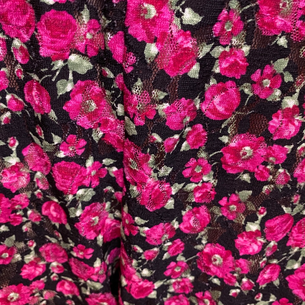 Torrid Black/Pink Floral Lace Capri Crop Leggings Pants Size 1 (1X - 14/16) VGC - Picture 3 of 5